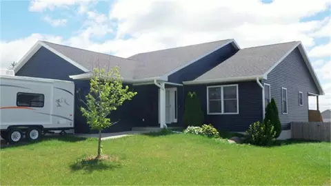3714 Viola Dr, Waverly, IA 50677