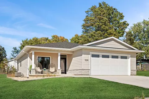 1019 NE 2nd Ave, Waverly, IA 50677