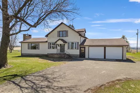 1997 Elon Dr, Harpers Ferry, IA 52146