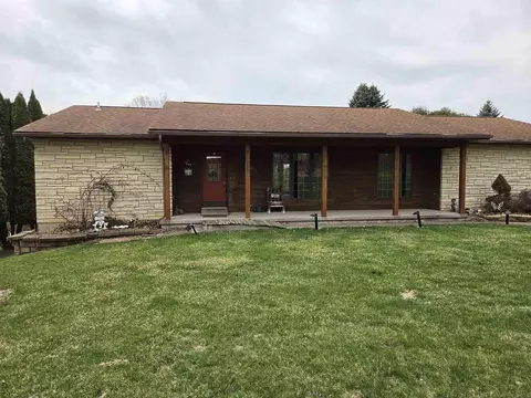 607 W View Dr, Guttenberg, IA 52052