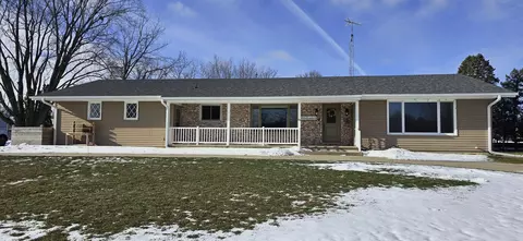 113 Park Dr, Charles City, IA 50616