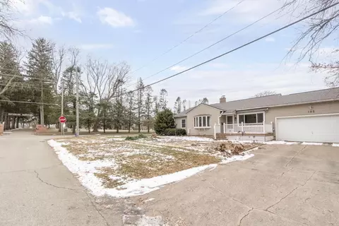 105 Cornwall Ave, Waterloo, IA 50702