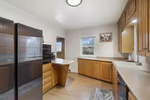 Kitchen - 105 Cornwall Ave, Waterloo, IA 50702 photo 4 of 4
