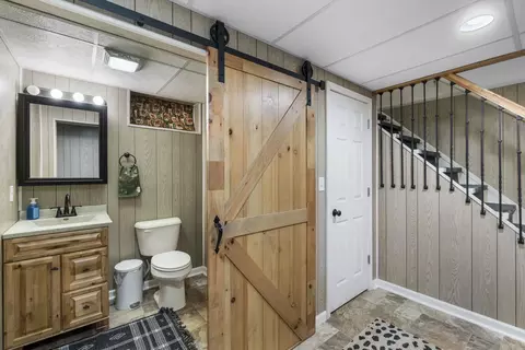 Bath - 105 Cornwall Ave, Waterloo, IA 50702 photo 2 of 2