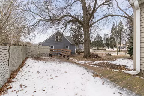 Exterior - 105 Cornwall Ave, Waterloo, IA 50702 photo 8 of 9