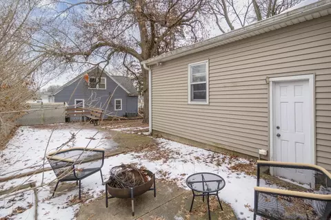 Exterior - 105 Cornwall Ave, Waterloo, IA 50702 photo 5 of 9