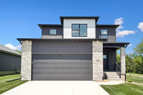 3903 Broomfield Dr, Cedar Falls, IA 50613