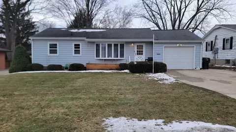 1917 Victory Dr, Cedar Falls, IA 50613
