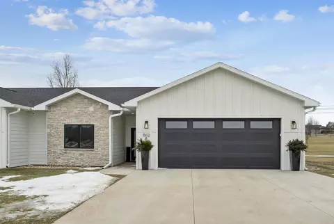 1502 Prairie Dr #B, Grundy Center, IA 50638