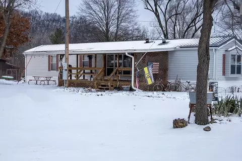 512 Ripley St, Harpers Ferry, IA 52146