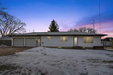 204 4th St, Wellsburg, IA 50680