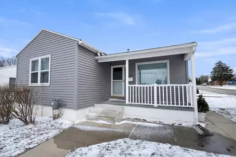 2425 Randolph St, Waterloo, IA 50702