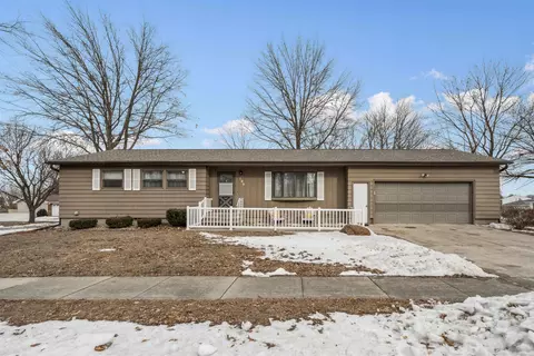 106 23rd St NW, Waverly, IA 50677