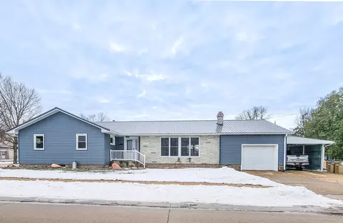 1042 Sherman Ave, Manchester, IA 52057