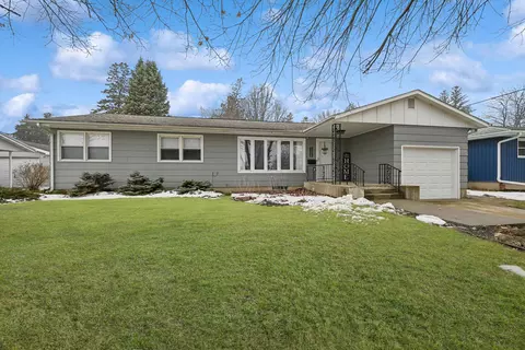 1026 SE 1st St, Waverly, IA 50677