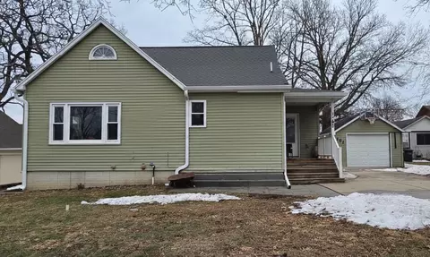 302 1st St, Parkersburg, IA 50665