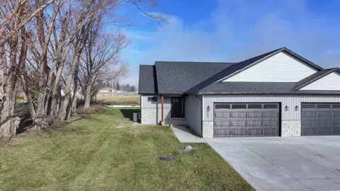 202 E Lillian Ave, Conrad, IA 50621