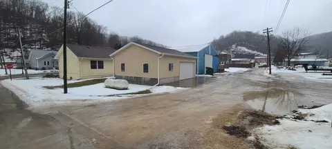 600 Main St, Mcgregor, IA 52157 photo 2