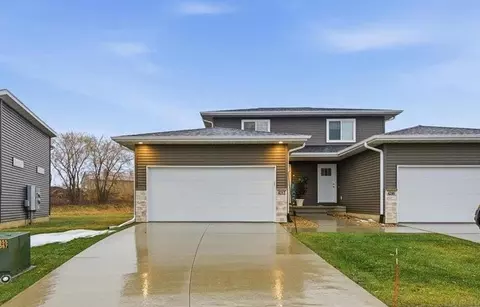 4212 Mourning Dove Dr, Waterloo, IA 50702