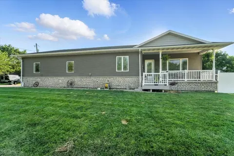 127 Doyle Ave, Evansdale, IA 50707