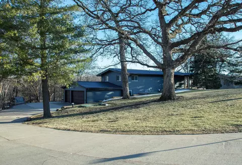 206 Island View Dr, Waverly, IA 50677