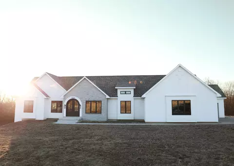 308 Arrowhead Ridge Rd, Denver, IA 50622