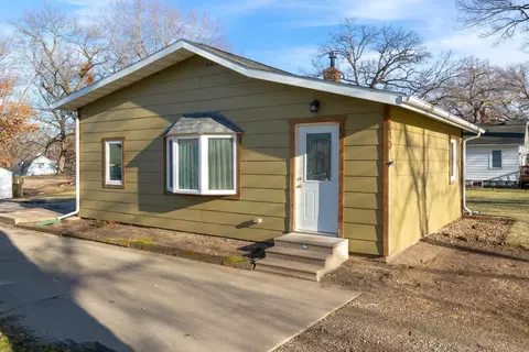 613 1st St, Evansdale, IA 50707