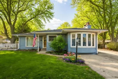 3811 Hillside Dr, Cedar Falls, IA 50613