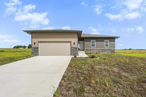 155 Paradise Blvd, Waterloo, IA 50701