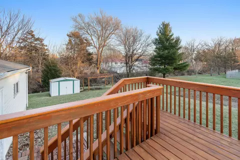Exterior - 1002 E Ridgeway Ave, Waterloo, IA 50702 photo 3 of 8