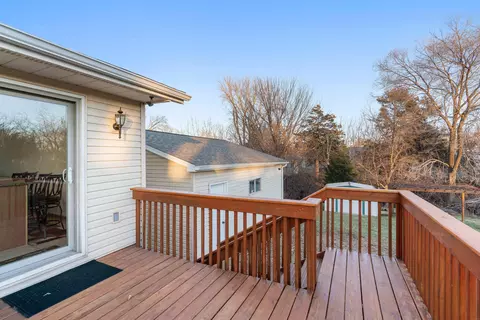 Exterior - 1002 E Ridgeway Ave, Waterloo, IA 50702 photo 2 of 8