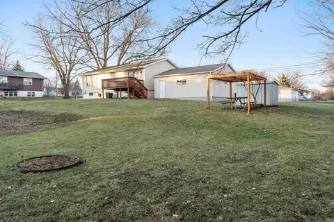 Exterior - 1002 E Ridgeway Ave, Waterloo, IA 50702 photo 6 of 8