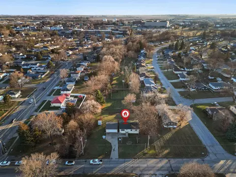 View/Area - 1002 E Ridgeway Ave, Waterloo, IA 50702 photo 1 of 2