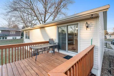 Exterior - 1002 E Ridgeway Ave, Waterloo, IA 50702 photo 1 of 8