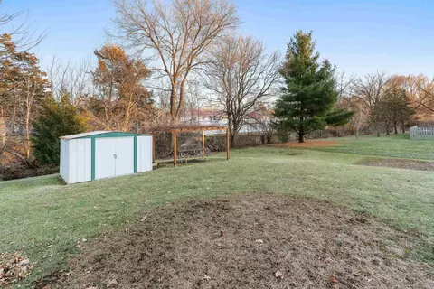 Exterior - 1002 E Ridgeway Ave, Waterloo, IA 50702 photo 8 of 8
