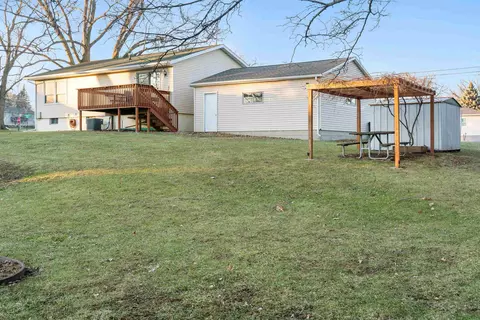 Exterior - 1002 E Ridgeway Ave, Waterloo, IA 50702 photo 5 of 8