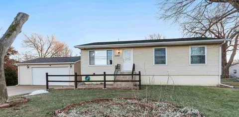 1002 E Ridgeway Ave, Waterloo, IA 50702