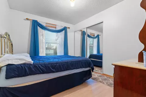 Bedroom - 1002 E Ridgeway Ave, Waterloo, IA 50702 photo 2 of 3
