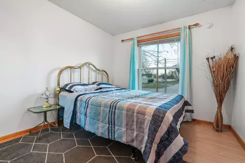 Bedroom - 1002 E Ridgeway Ave, Waterloo, IA 50702 photo 1 of 3