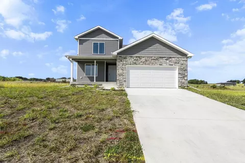 5744 Wall St, Waterloo, IA 50701