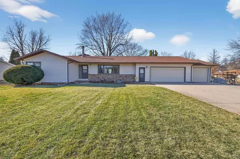 4750 Winghaven Dr, Waterloo, IA 50701