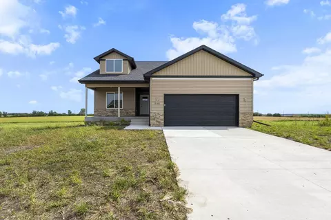 5761 Wall St, Waterloo, IA 50701
