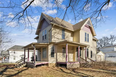 319 S Main St, Fayette, IA 52142