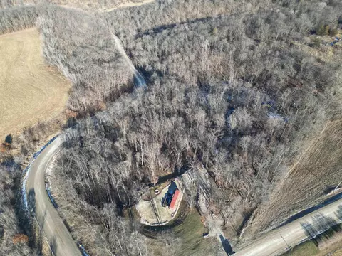 186 Ellingson Bridge Dr, Decorah, IA 52101