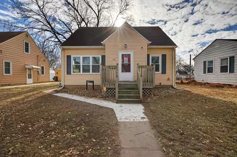 813 Kern St, Waterloo, IA 50703