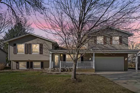 860 Juniper Dr, Waterloo, IA 50702