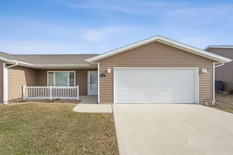 122 SW Goldfinch Ct #36, Independence, IA 50644
