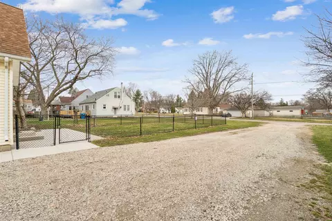 Exterior - 814 E Mitchell Ave, Waterloo, IA 50702 photo 4 of 6
