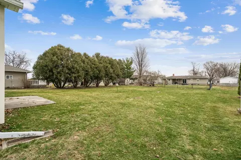 Exterior - 814 E Mitchell Ave, Waterloo, IA 50702 photo 6 of 6