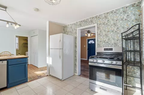 Kitchen - 814 E Mitchell Ave, Waterloo, IA 50702 photo 2 of 2